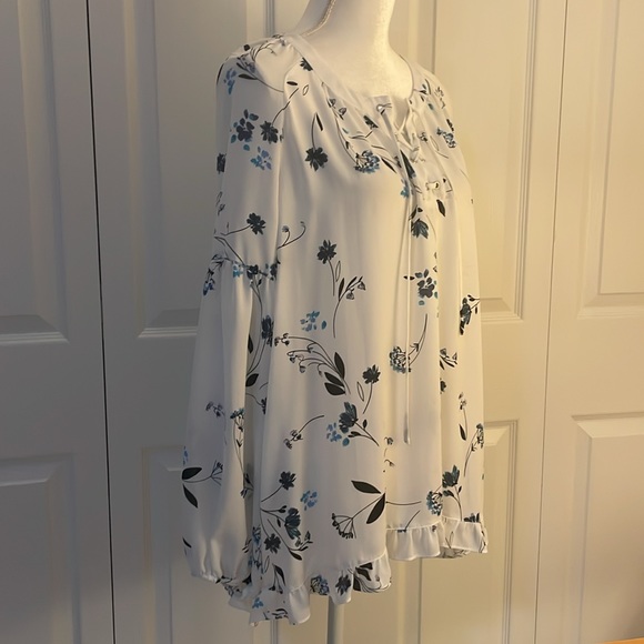 a.n.a. A New Approach SZ M Women’s Pullover tie front Blouse with Ruffle Hem - Picture 3 of 15